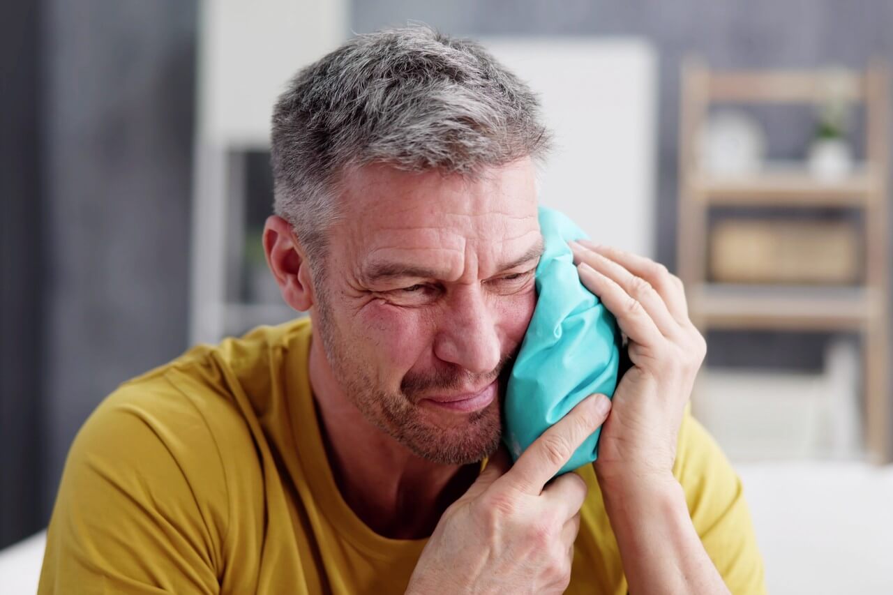 cold vs warm compress for swelling after extraction