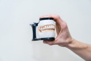 How-to-maximize-predictability-in-dental-implant-procedures