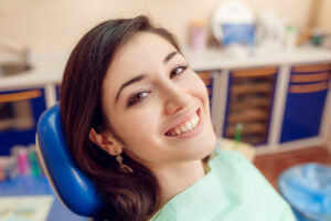 What is the difference between an oral surgeon and a dental surgeon?