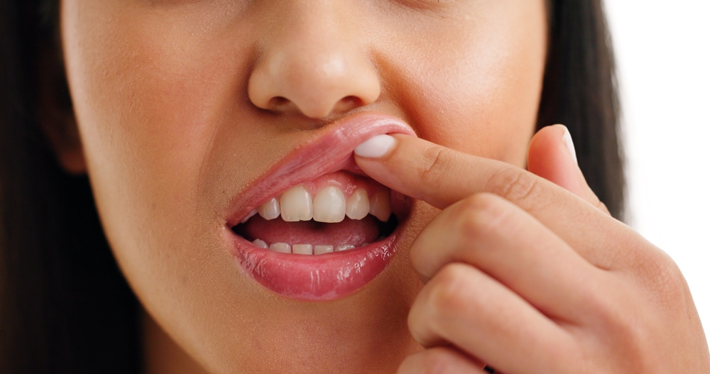 Can an infected dental implant be saved
