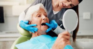 What causes peri implantitis to develop